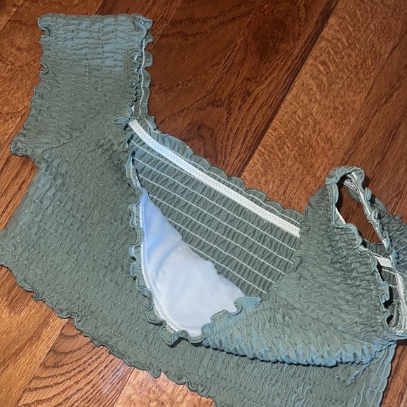 PINK Victoria’s Secret Green Off The Shoulder Scrunch Bikini Top Size XS - Picture 2 of 5